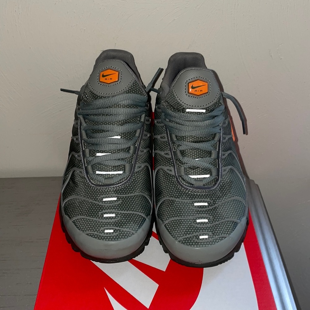 Air Max Plus SE Gradeschool size 6Y BRAND NEW